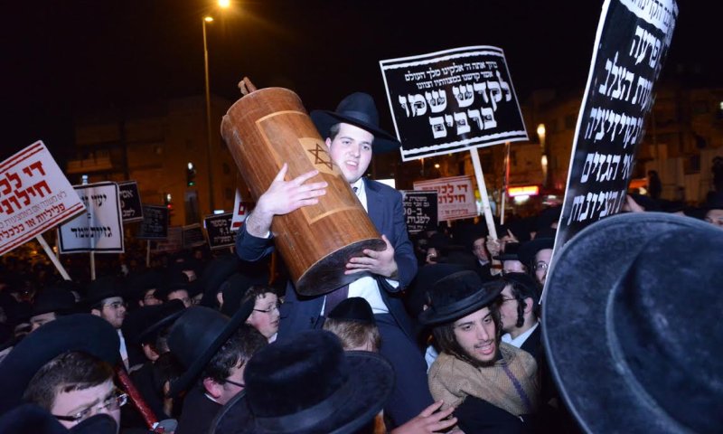 צפו: האסיר החרדי התקבל בשירה וריקודים