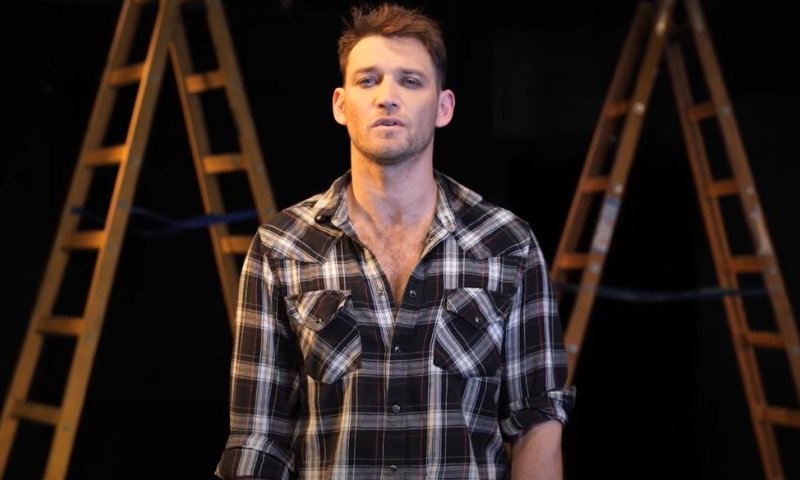 צפו:  דין מירושניקוב בשיר מרגש על הפציעה שלו בצבא