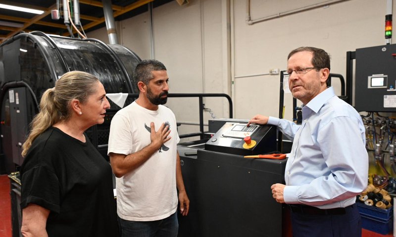 'לא ישברו אותנו': הנשיא חידש את הדפוס בבארי