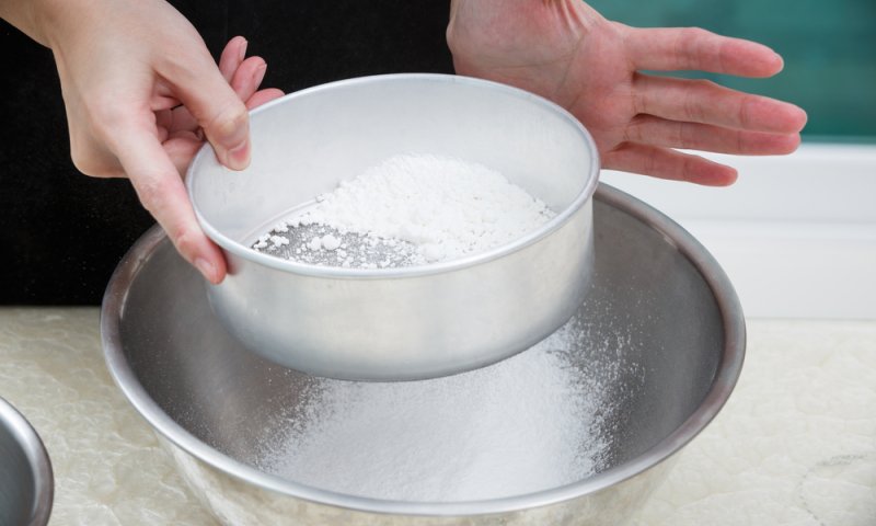 הרב אפרתי: יש להמשיך במנהג לנפות קמח לכתחילה