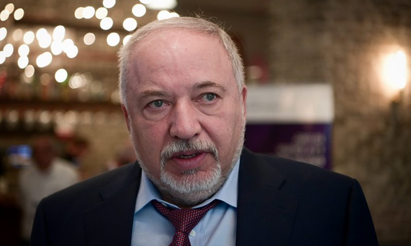 סקר: ליברמן ממשיך לטפס, וכמה מנדטים שווה נתניהו?