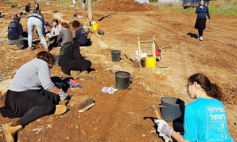 האולפניסטיות מבית שמש חשפו כביש בן 2,000 שנה