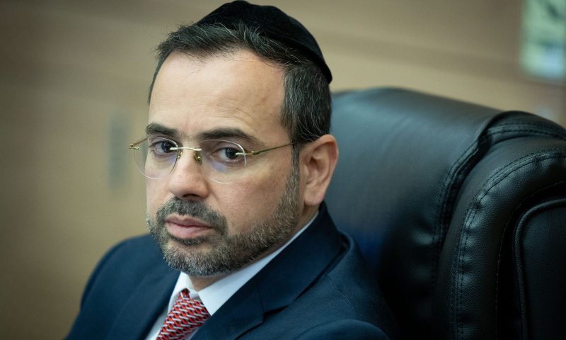 וכל הכבוד לשר: בוסו נקלע לזירת תאונה בפ"ת וטיפל באישה הפצועה