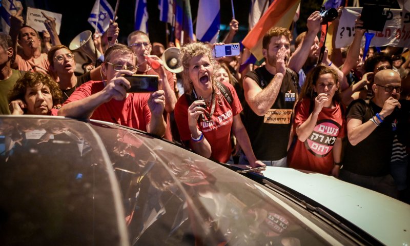 מתקפת השנאה: מקיפים וצועקים "פאשיסט, תתאבד"