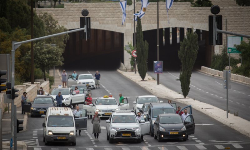 גלריה לזכרם: צפירת יום השואה ברחבי הארץ