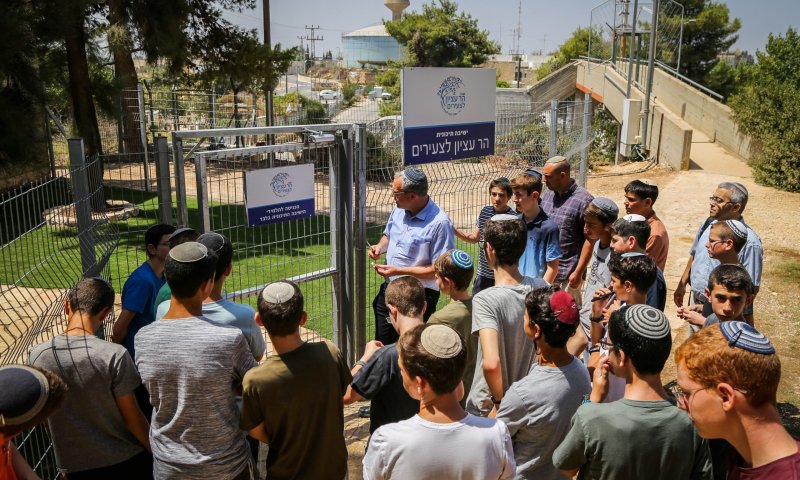 האם הציבור הסרוג הולך לאור משנת הרב קוק?