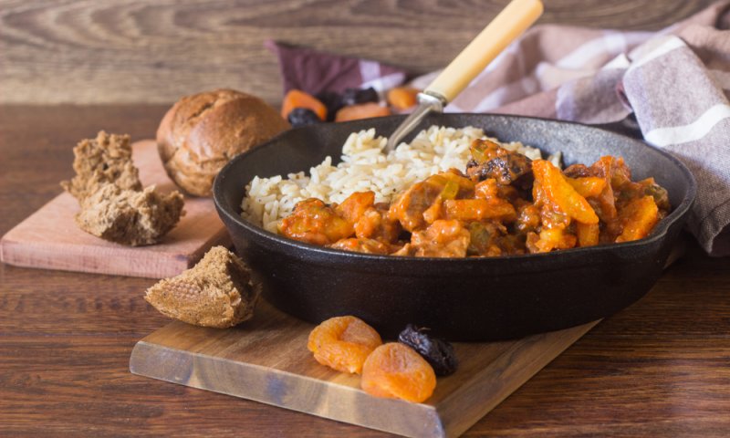 סורגים שבת: מתכון לתבשיל בשר עם פירות יבשים