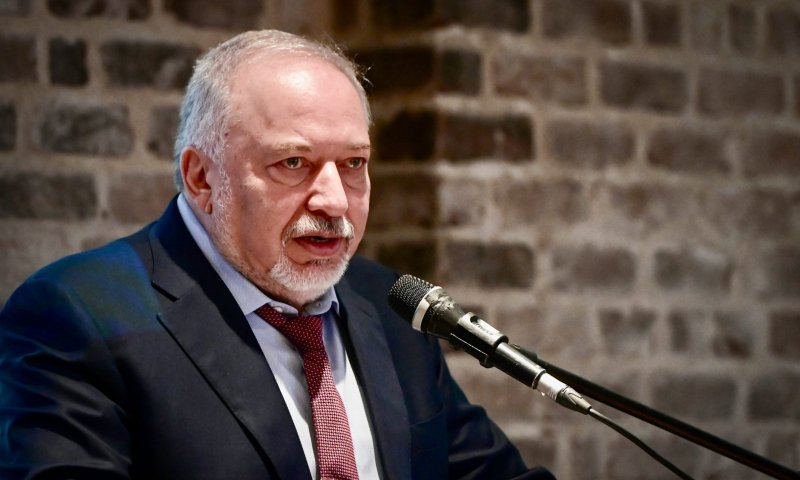 ליברמן: יש להתנות סיוע הומניטרי בביקור החטופים