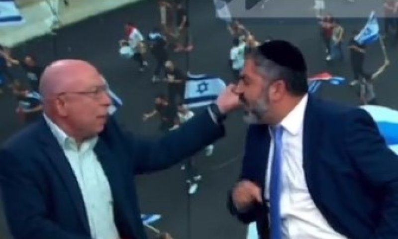 כמעט מכות באולפן: פח זבל; לך קיבינימט. צפו