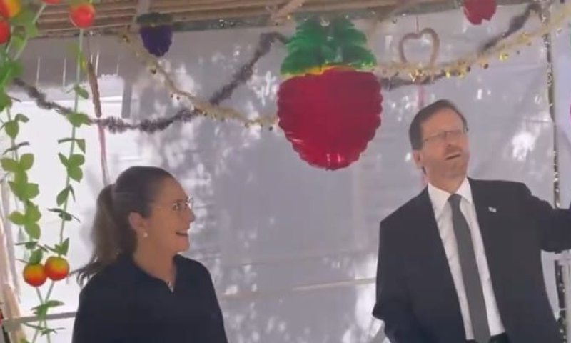 כמיטב המסורת: אזרחי ישראל מוזמנים לסוכה בבית הנשיא