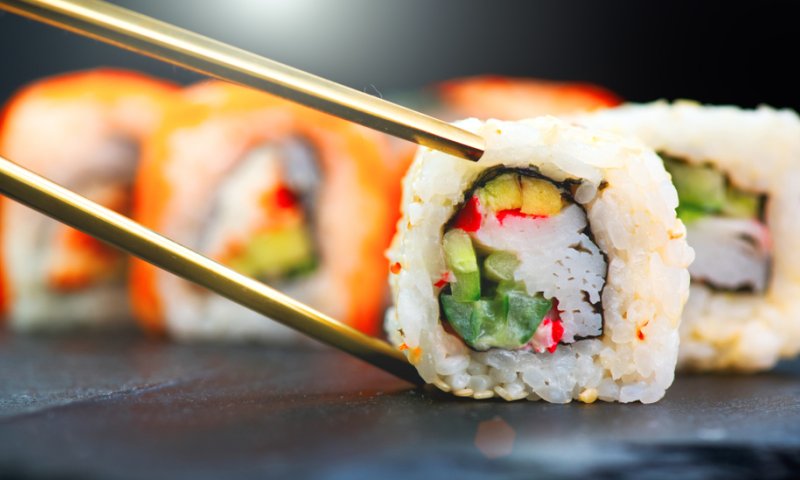 יום סושי שמח: כך תכינו את הלהיט היפני בעצמכם