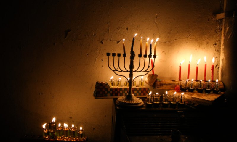 פתקים בחנוכיה: באיזו דרך הסגולות עוזרות לנו?