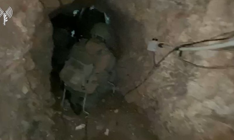 נשקים וחדרי שהייה: תיעוד ממנהרת טרור של חיזבאללה בדרום לבנון