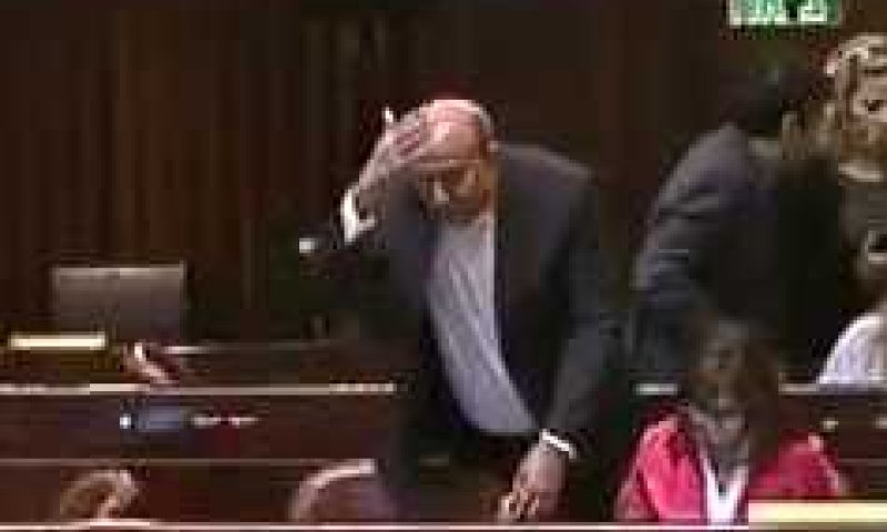 בטעות? ח"כ זוהיר בהלול הצביע פעמיים. צפו