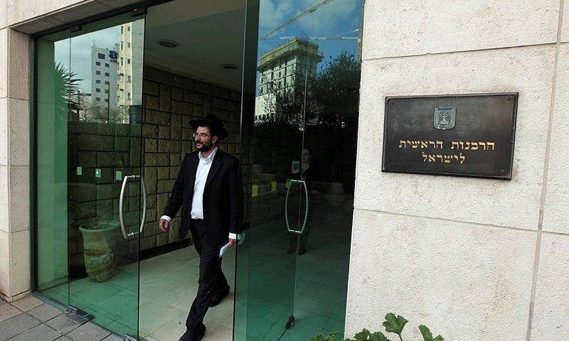 "לא מאמין שרב יגייר בלי קבלת עול מצוות"