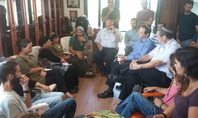 בוז'י בא לעתניאל ונתן הצהרה בטחונית מפתיעה