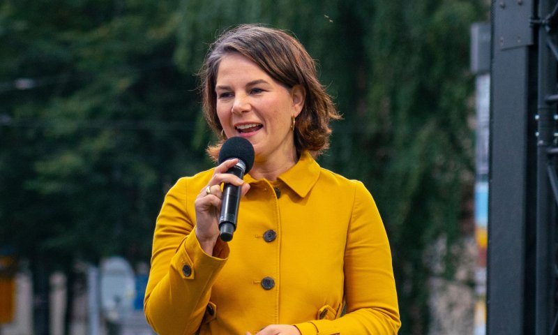 בפעם החמישית: שרת החוץ של גרמניה נחתה בישראל