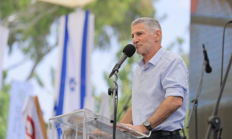 יאיר גולן ראה מפגינים נגדו ואיבד את זה