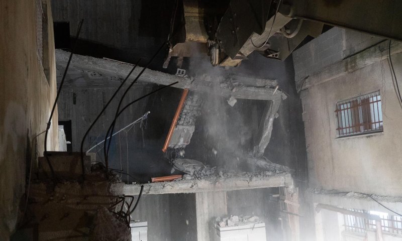 צפו: נהרס ביתו של המחבל שרצח את לוחם צה"ל