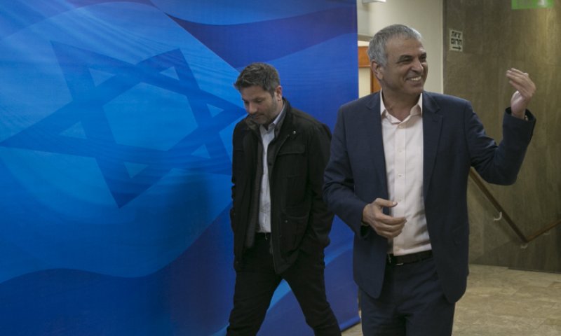 כחלון עוקץ: "יש לי יותר מקורבים מבוחרים"