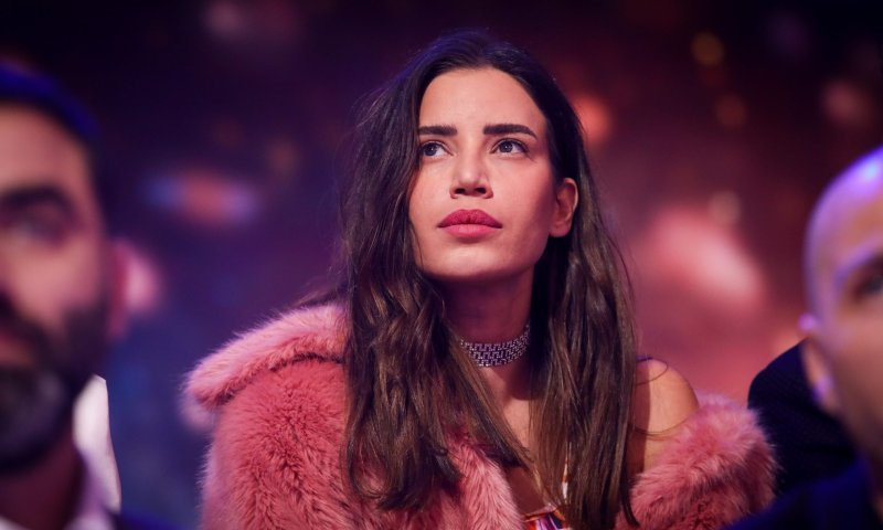 הדוגמנית נטלי דדון בדרכה לאוקראינה