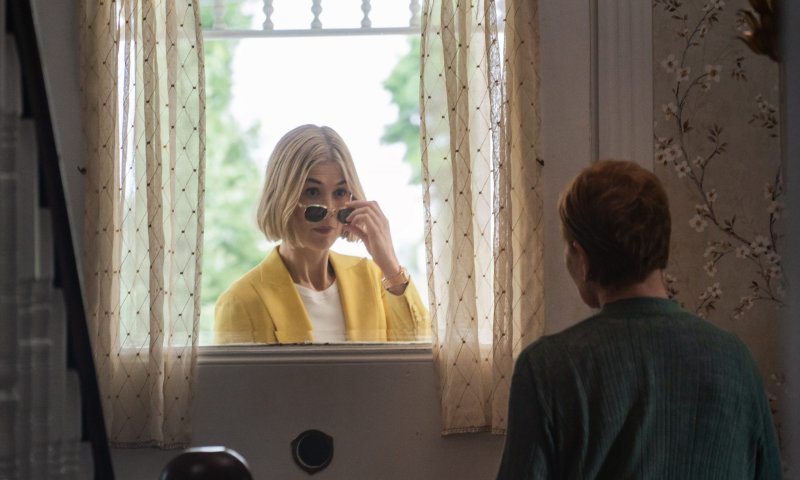 אכפת לי: כשנטפליקס הפכה ניצול קשישים לסאטירה