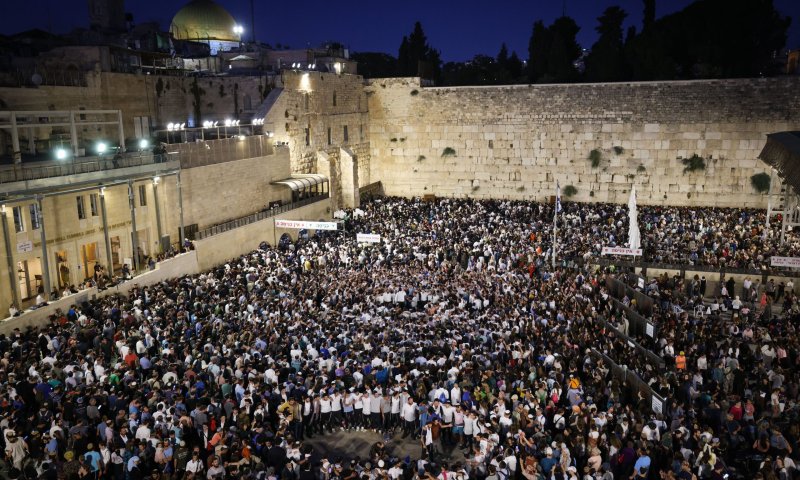 שידור חי מרחבת הכותל: תפילה לשחרור החטופים