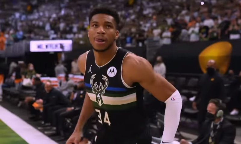 אחרי 50 שנה הכוכב היווני הביא גביע למילווקי באקס