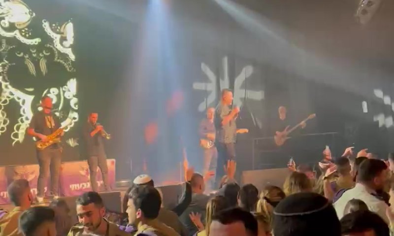 מרגש: ליאור נרקיס במחווה לליאור פרחי ז"ל