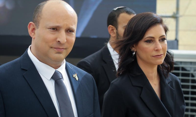 תעלומה בבית משפחת בנט