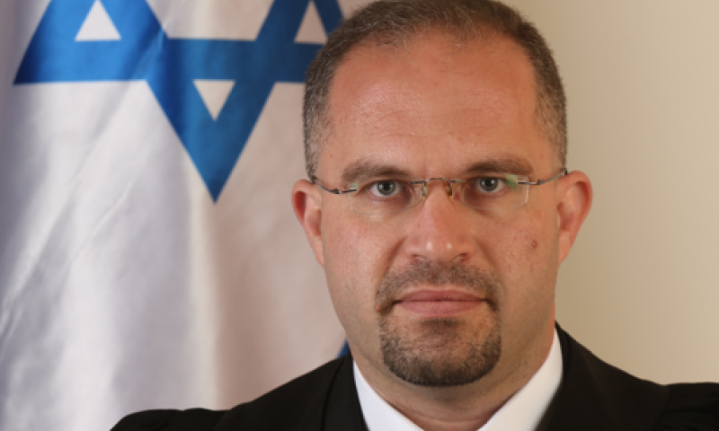 ברגע האחרון: השופט שינה פסק דין נגד מקבץ נדבות בכותל