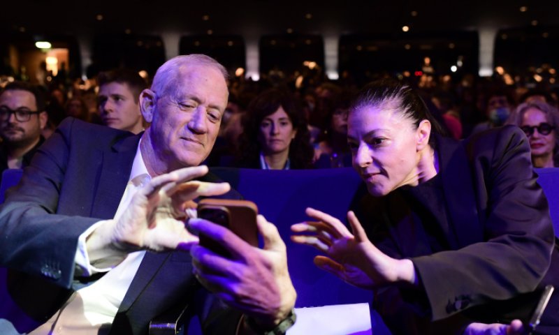 בלי לפיד: מיכאלי וגנץ במו"מ עם הליכוד על תפקידים בכנסת