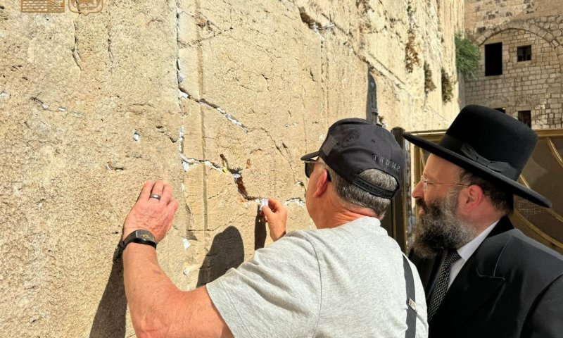 וויטקוף בכותל: "מתפלל עבור החטופים ולסיומה של המלחמה"