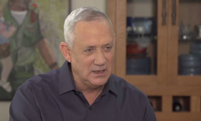 צפו: בני גנץ מתפוצץ על אמנון אברמוביץ' בראיון