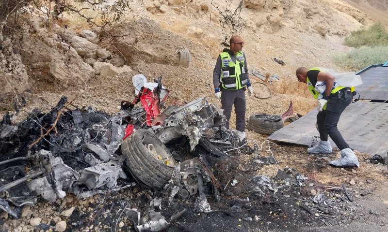 רכב פרארי התהפך ועלה באש: 2 הנוסעים נהרגו