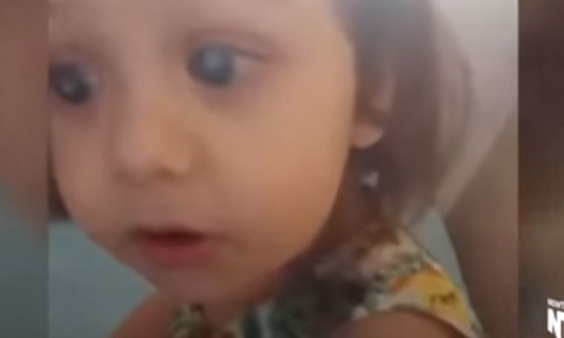 צפו בסרטון המרגש: בת השנתיים רואה לראשונה את אמה