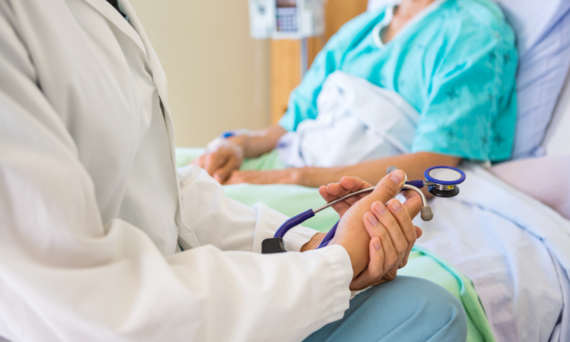 התינוק מת כי הבעל התנגד שגבר ינתח את אשתו