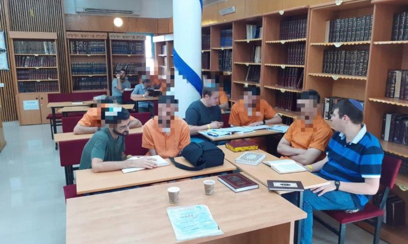 לומדים עם האסירים: בתי הסוהר נערכים ליום כיפור