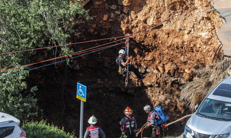 שלושה ימים לאחר קריסת החניון: הכביש נפתח מחדש