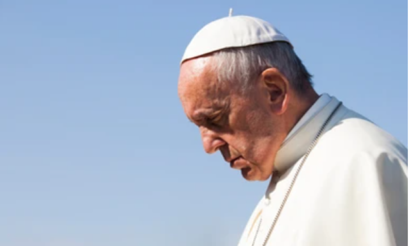 חודש אחרי הטבח: האפיפיור קורא לשחרור החטופים