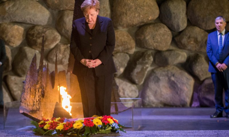 מרקל ביקרה ביד ושם: "לגרמניה יש אחריות"