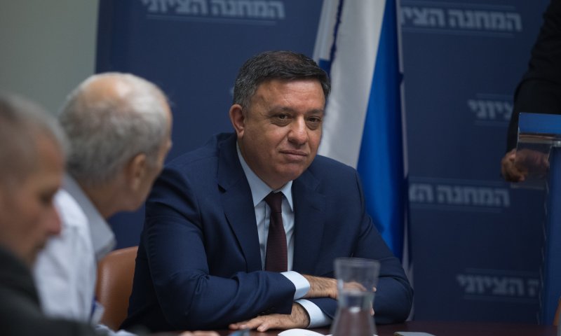 קרבות בעבודה&bull; ח"כים תקפו את גבאי: "גלה מנהיגות"