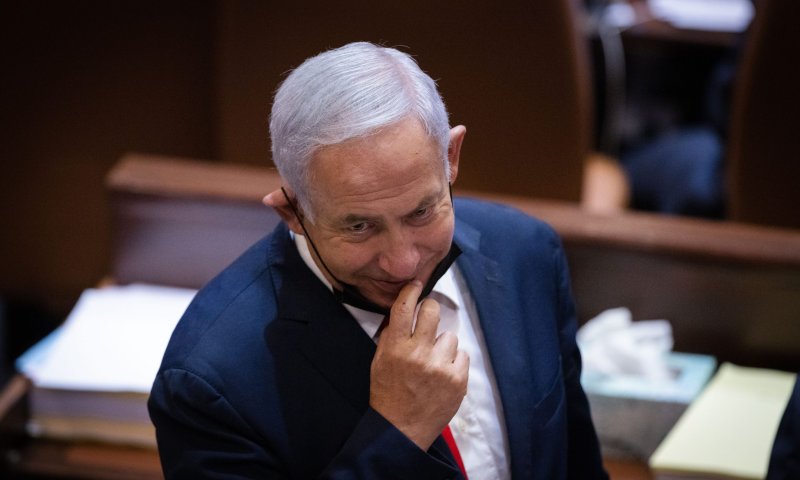 מפתיע: מיהו חבר הכנסת שנתניהו "עוקב" אחריו?