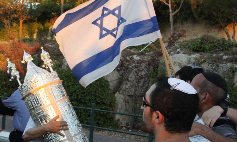 לראשונה בכנסת:&nbsp;כתיבת אותיות והכנסת ס"ת