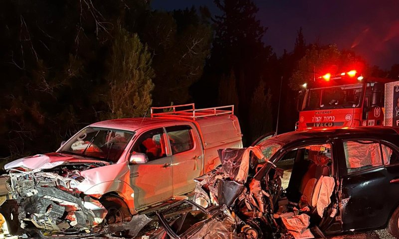 חמישה פצועים בתאונת דרכים בין חמישה רכבים