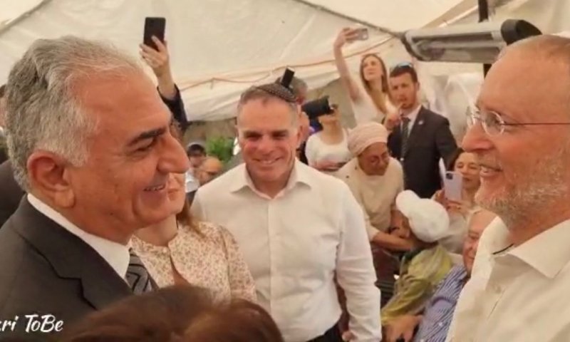 פהלווי, הבן של השאה הגיע לאפרת לנחם את משפחת די