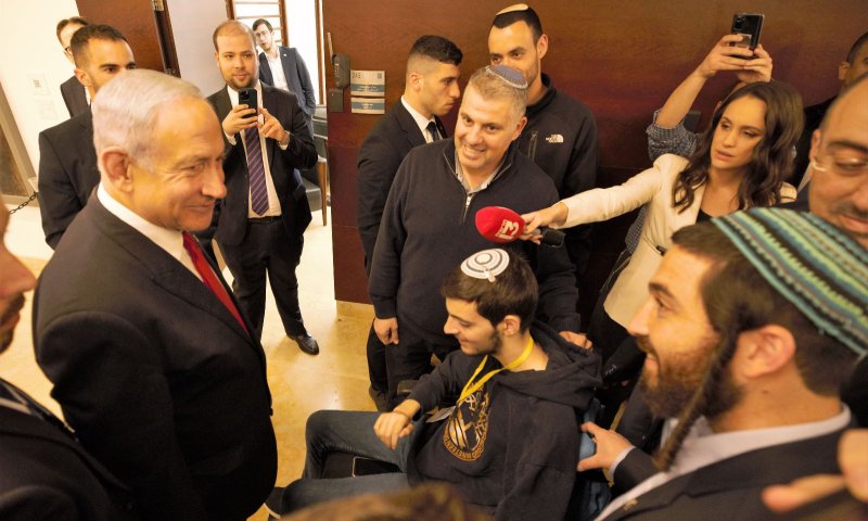 נתניהו פגש את בניה פרץ: "כל הכבוד תמשיך"