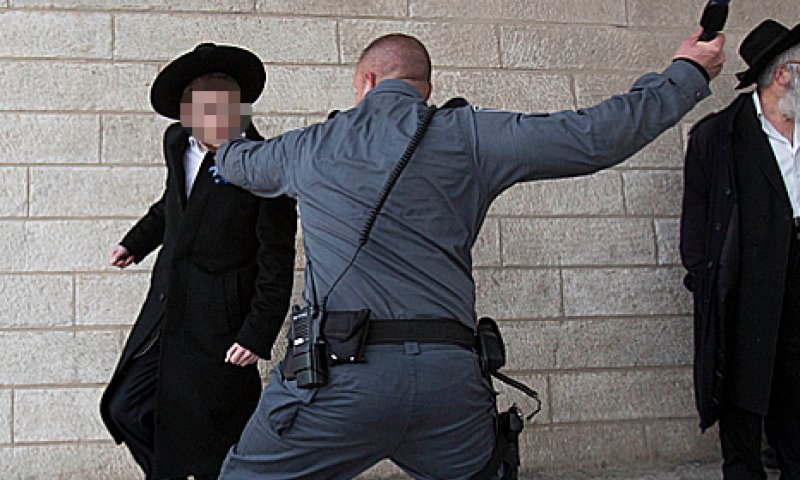 הוגש כתב אישום נגד מפגין חרדי: "יידה אבן לעבר שוטר"