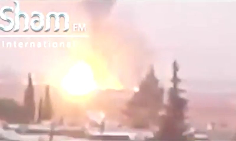 צפו: רגע התקיפה במחסני הטילים בסוריה