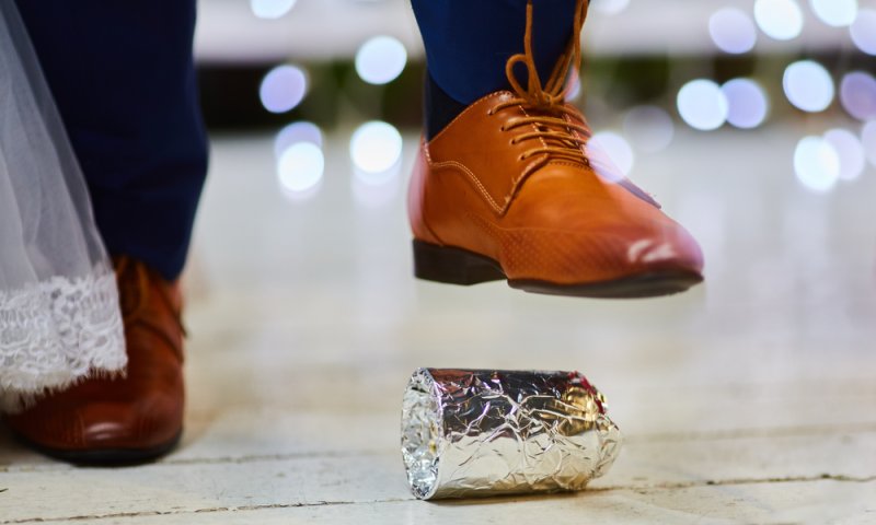 ביום הנישואין: החתן חלה בחצבת- והחתונה נדחתה